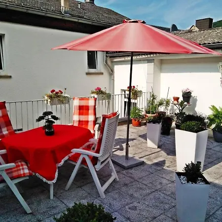 Charming 2-Bed Apartment In Cochem Exterior foto