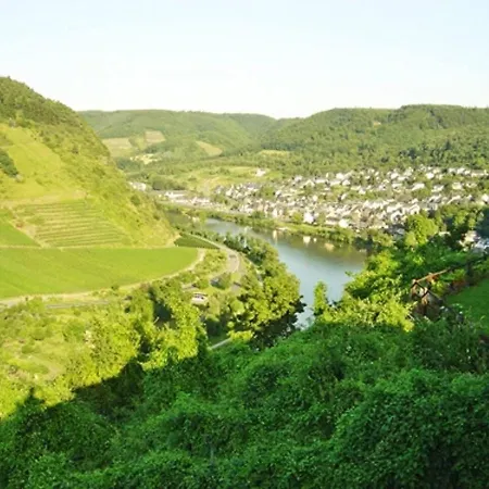 Charming 2-Bed Apartment In Cochem Exterior foto
